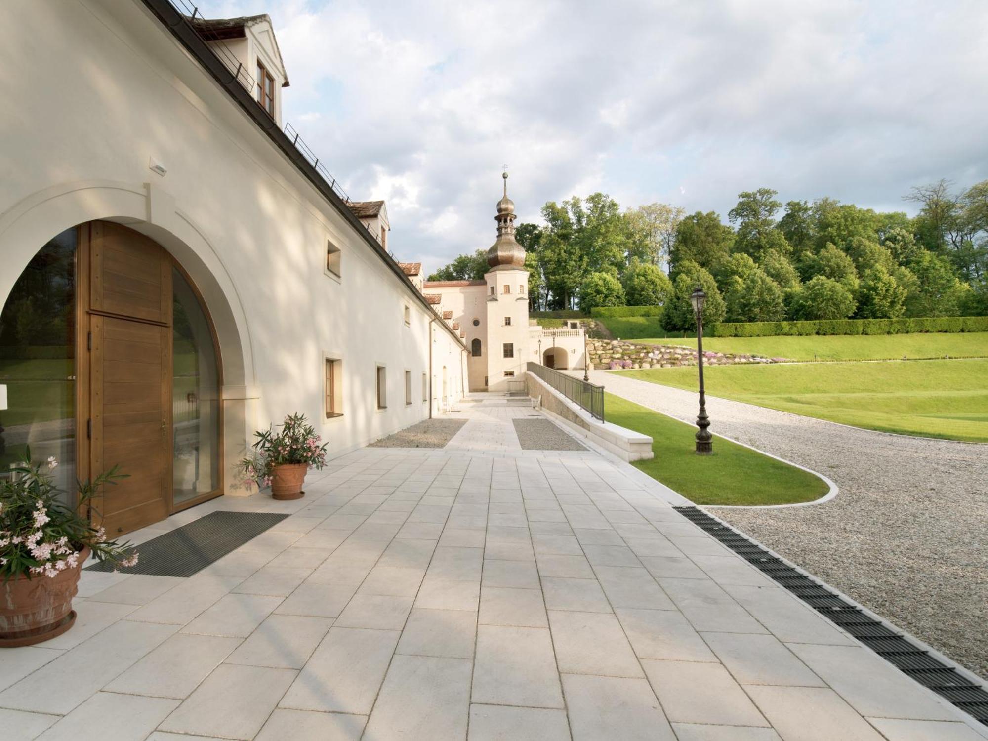 Schloss Thalheim Sankt Poelten Exterior photo